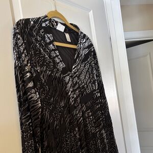 Dressy kimono top from Chico’s cut velvet fabrics in blacks and gray and silver.